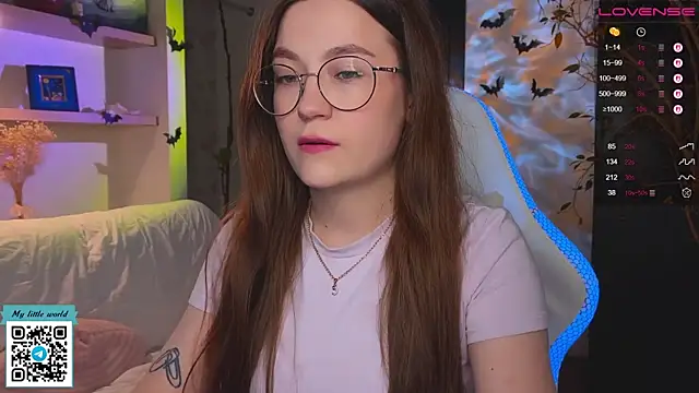 Snapshot of mia_here chatting on 30, 10, 2025 mia here online show from 30, 10, 2025