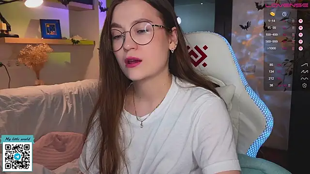 Snapshot of mia_here chatting on 12, 11, 2025 mia here online show from 12, 11, 2025