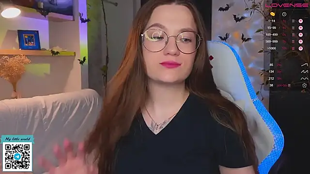 Snapshot of mia_here chatting on 14, 11, 2025 mia here online show from 14, 11, 2025