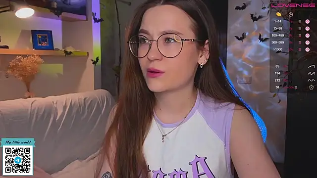 Snapshot of mia_here chatting on 15, 11, 2025 mia here online show from 15, 11, 2025