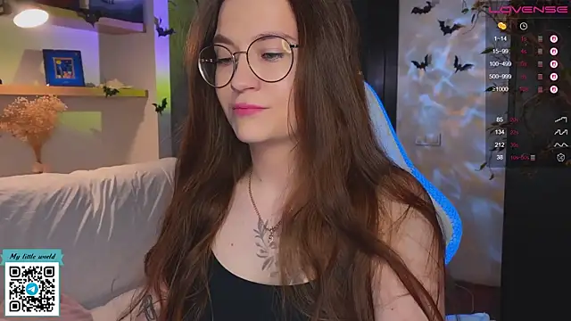 Snapshot of mia_here chatting on 16, 11, 2025 mia here online show from 16, 11, 2025