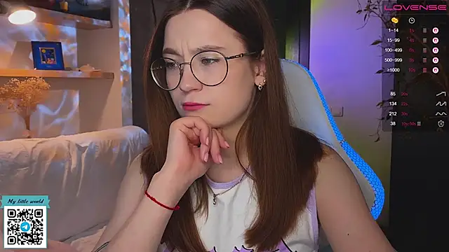 Snapshot of mia_here chatting on 24, 11, 2025 mia here online show from 24, 11, 2025