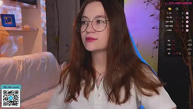 Snapshot of mia_here chatting on 25, 11, 2025 mia here online show from 25, 11, 2025