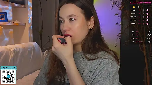 Snapshot of mia_here chatting on 1, 12, 2025 mia here online show from 1, 12, 2025