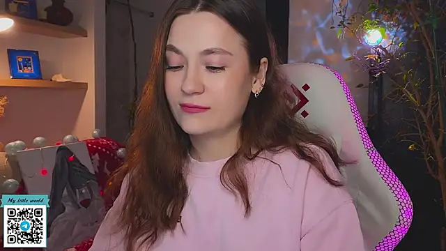 Snapshot of mia_here chatting on 15, 12, 2025 mia here online show from 15, 12, 2025