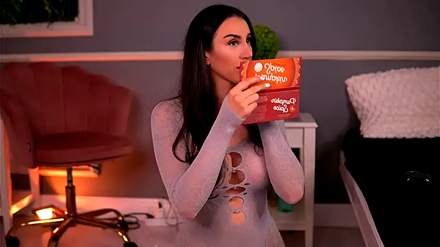 Snapshot of LucyxRios chatting on 7, 11, 2025 LucyxRios online show from 7, 11, 2025