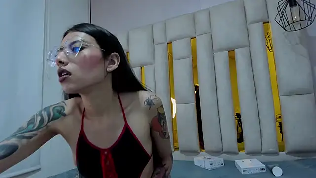 viollettaa  online show from 16, 11, 2025