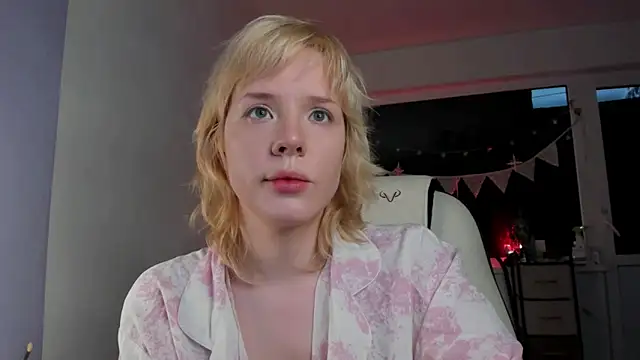 Snapshot of _CuteAsFuck_ chatting on 23, 11, 2025 CuteAsFuck online show from 23, 11, 2025