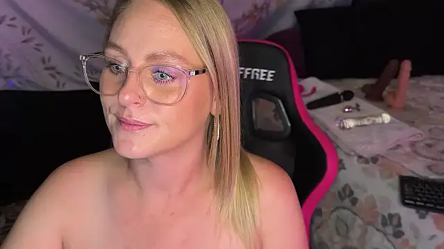 Snapshot of BossMomma0387 chatting on 6, 11, 2025 BossMomma0387 online show from 6, 11, 2025