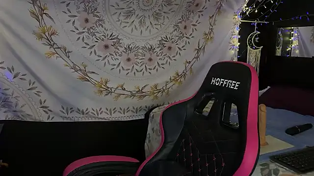 Snapshot of BossMomma0387 chatting on 20, 11, 2025 BossMomma0387 online show from 20, 11, 2025