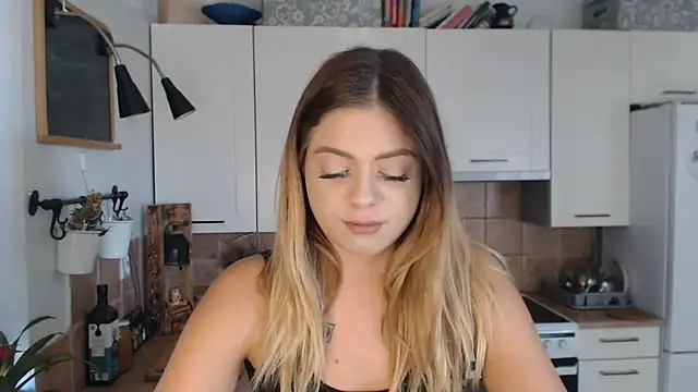 Snapshot of BuffyxLUST chatting on 20, 10, 2025 BuffyxLUST online show from 20, 10, 2025