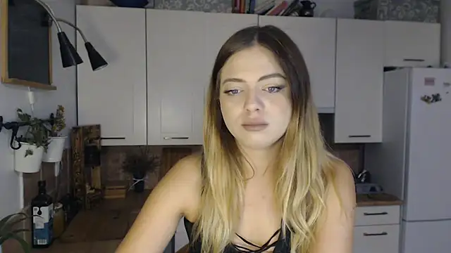 Snapshot of BuffyxLUST chatting on 10, 11, 2025 BuffyxLUST online show from 10, 11, 2025