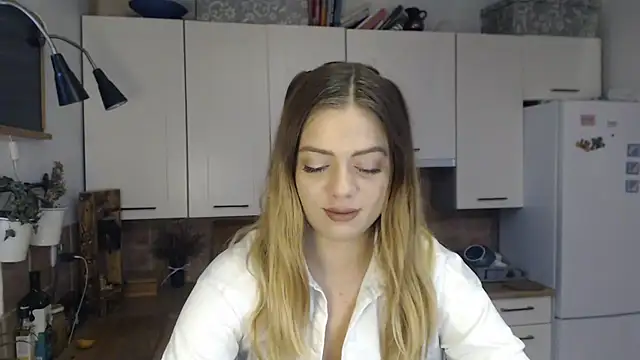 Snapshot of BuffyxLUST chatting on 12, 11, 2025 BuffyxLUST online show from 12, 11, 2025