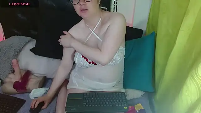 Snapshot of KrystalAdams chatting on 15, 10, 2025 KrystalAdams online show from 15, 10, 2025