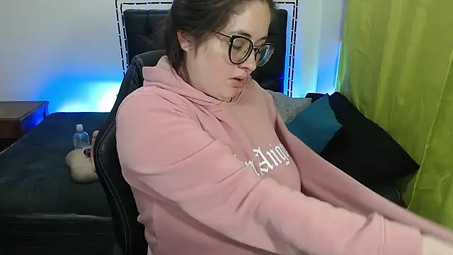 Snapshot of KrystalAdams chatting on 27, 10, 2025 KrystalAdams online show from 27, 10, 2025