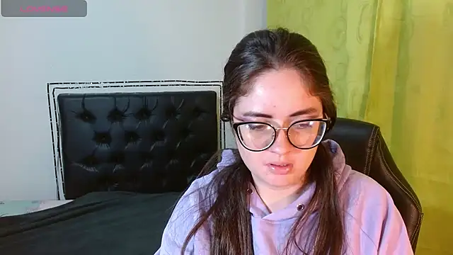 Snapshot of KrystalAdams chatting on 21, 11, 2025 KrystalAdams online show from 21, 11, 2025