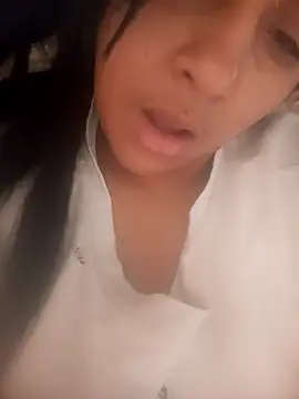 Snapshot of srtsara chatting on 5, 11, 2025 srtsara online show from 5, 11, 2025