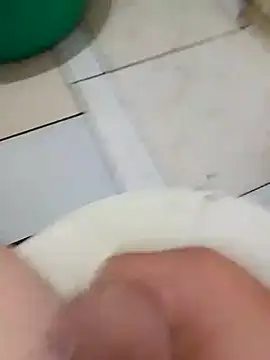 Snapshot of luca12z chatting on 28, 9, 2025 luca12z online show from 28, 9, 2025