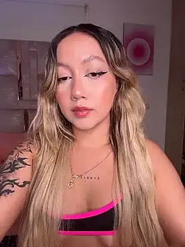 Snapshot of Becca_Johnson_u chatting on 14, 11, 2025 Becca Johnson u online show from 14, 11, 2025