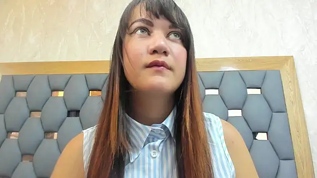 Snapshot of juliette_pretty_ chatting on 21, 10, 2025 juliette pretty online show from 21, 10, 2025