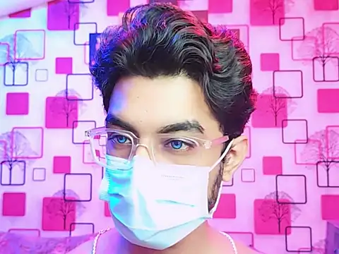 Snapshot of ChiseledCharm chatting on 28, 10, 2025 ChiseledCharm online show from 28, 10, 2025