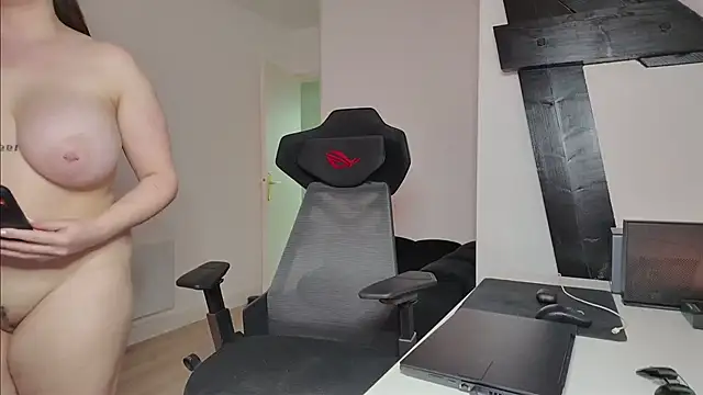 Snapshot of Luna_Doll@xh chatting on 5, 3, 2026 Luna Dollxh online show from 5, 3, 2026