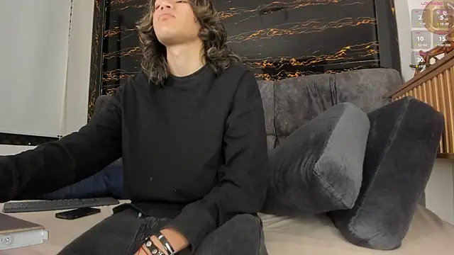 Diamond twink online show from 5, 2, 2026