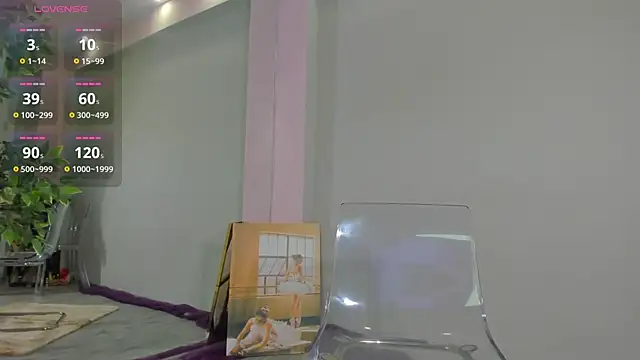 Snapshot of MayaHellen chatting on 10, 10, 2025 MayaHellen online show from 10, 10, 2025