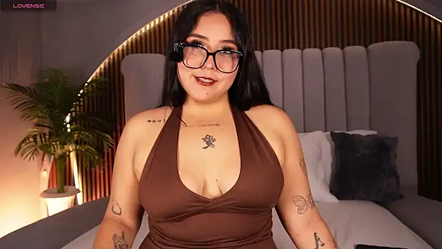 Snapshot of KatlynRous chatting on 7, 1, 2026 KatlynRous online show from 7, 1, 2026