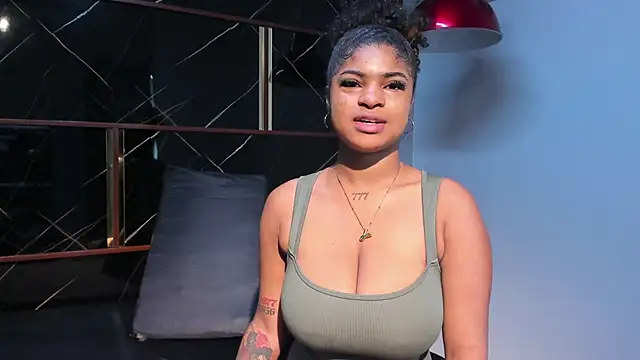 Snapshot of HannyThompson chatting on 20, 11, 2025 HannyThompson online show from 20, 11, 2025