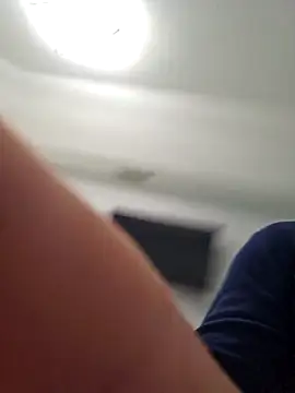 cubanitofeliz40 online show from 25, 2, 2026