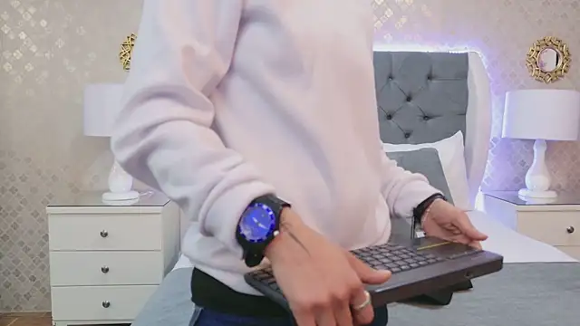 ZoeKrug online show from 6, 1, 2026