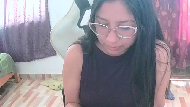 Snapshot of honeysweet111 chatting on 8, 10, 2025 honeysweet111 online show from 8, 10, 2025