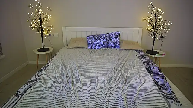 IvyLaurent online show from 10, 10, 2025