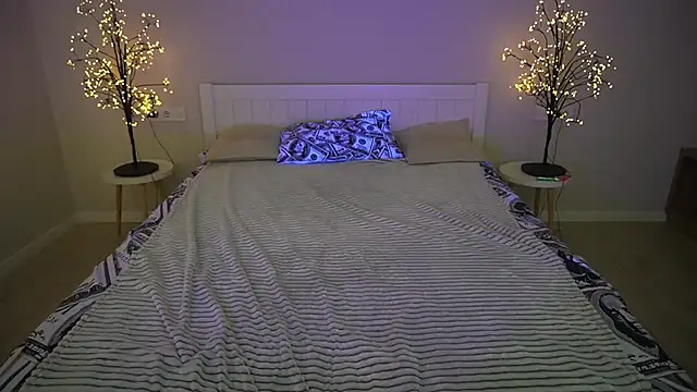 IvyLaurent online show from 13, 10, 2025