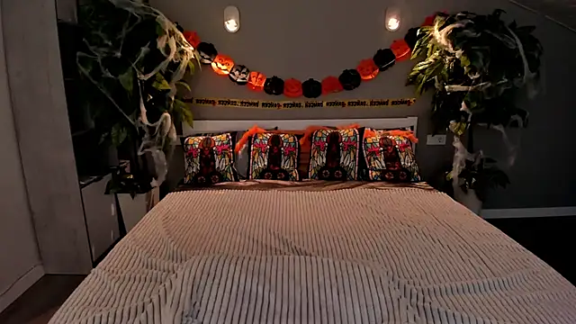 IvyLaurent online show from 25, 10, 2025