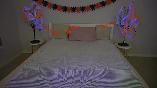 IvyLaurent online show from 31, 10, 2025