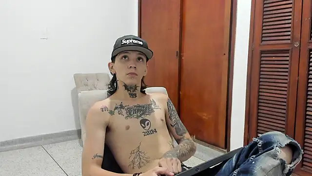 Snapshot of StraightBoy_Nick chatting on 15, 3, 2026 StraightBoy Nick online show from 15, 3, 2026