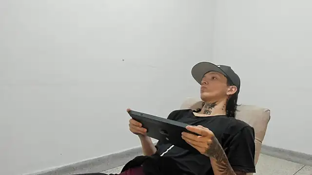 Snapshot of StraightBoy_Nick chatting on 27, 3, 2026 StraightBoy Nick online show from 27, 3, 2026