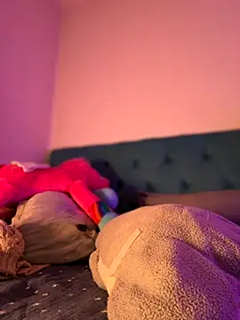 ScarletBloom  online show from 14, 11, 2025