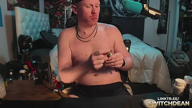 Snapshot of twunkdean chatting on 13, 11, 2025 twunkdean online show from 13, 11, 2025