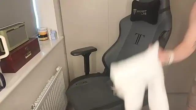 Lilly-Luscious online show from 21, 10, 2025