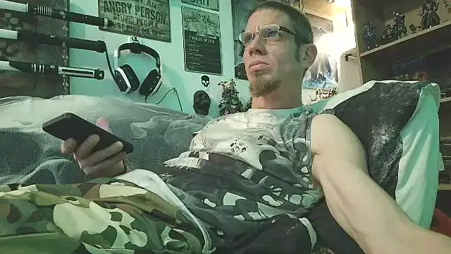 Snapshot of TomXXII chatting on 28, 10, 2025 TomXXII online show from 28, 10, 2025