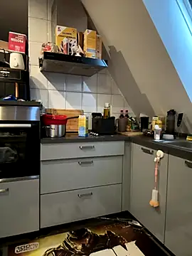 Snapshot of SweetTeenGirl chatting on 8, 10, 2025 SweetTeenGirl online show from 8, 10, 2025