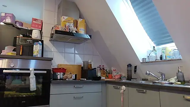 Snapshot of SweetTeenGirl chatting on 16, 10, 2025 SweetTeenGirl online show from 16, 10, 2025