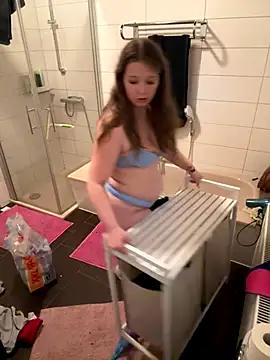 Snapshot of SweetTeenGirl chatting on 28, 10, 2025 SweetTeenGirl online show from 28, 10, 2025