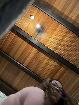 Snapshot of SweetTeenGirl chatting on 3, 11, 2025 SweetTeenGirl online show from 3, 11, 2025