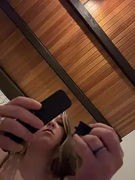 Snapshot of SweetTeenGirl chatting on 6, 11, 2025 SweetTeenGirl online show from 6, 11, 2025