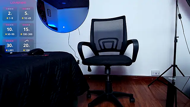 Alisse Moore online show from 7, 10, 2025