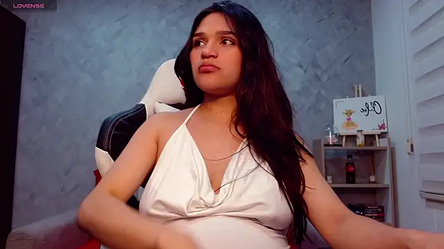 Snapshot of Roxxi_2110 chatting on 28, 10, 2025 Roxxi 2110 online show from 28, 10, 2025